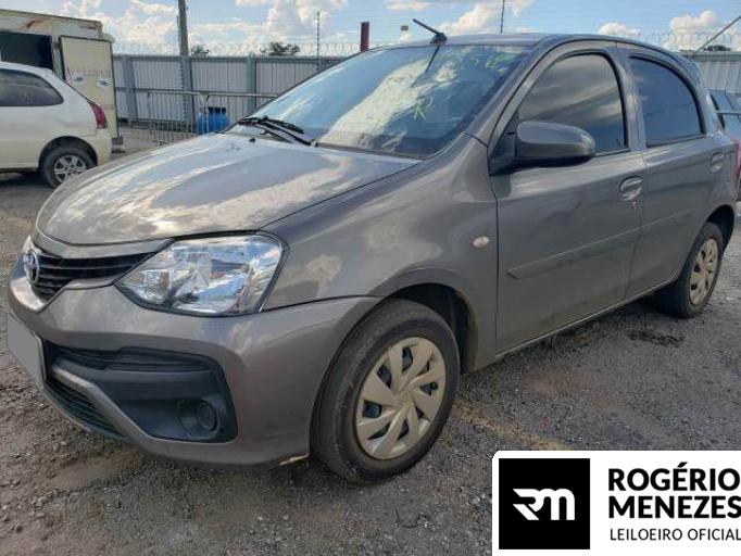 TOYOTA ETIOS 18/18