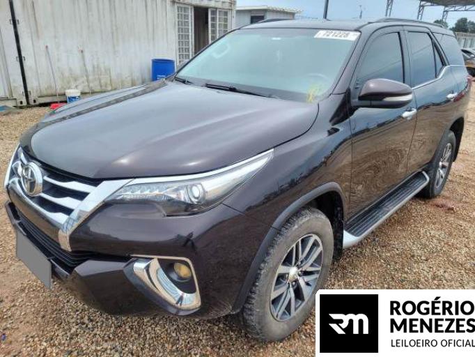 TOYOTA HILUX SW4 16/17