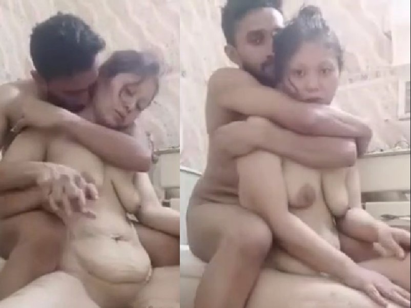 Desi Hot Grilfriend BF Bathroom Sex and Sucking Dick Video